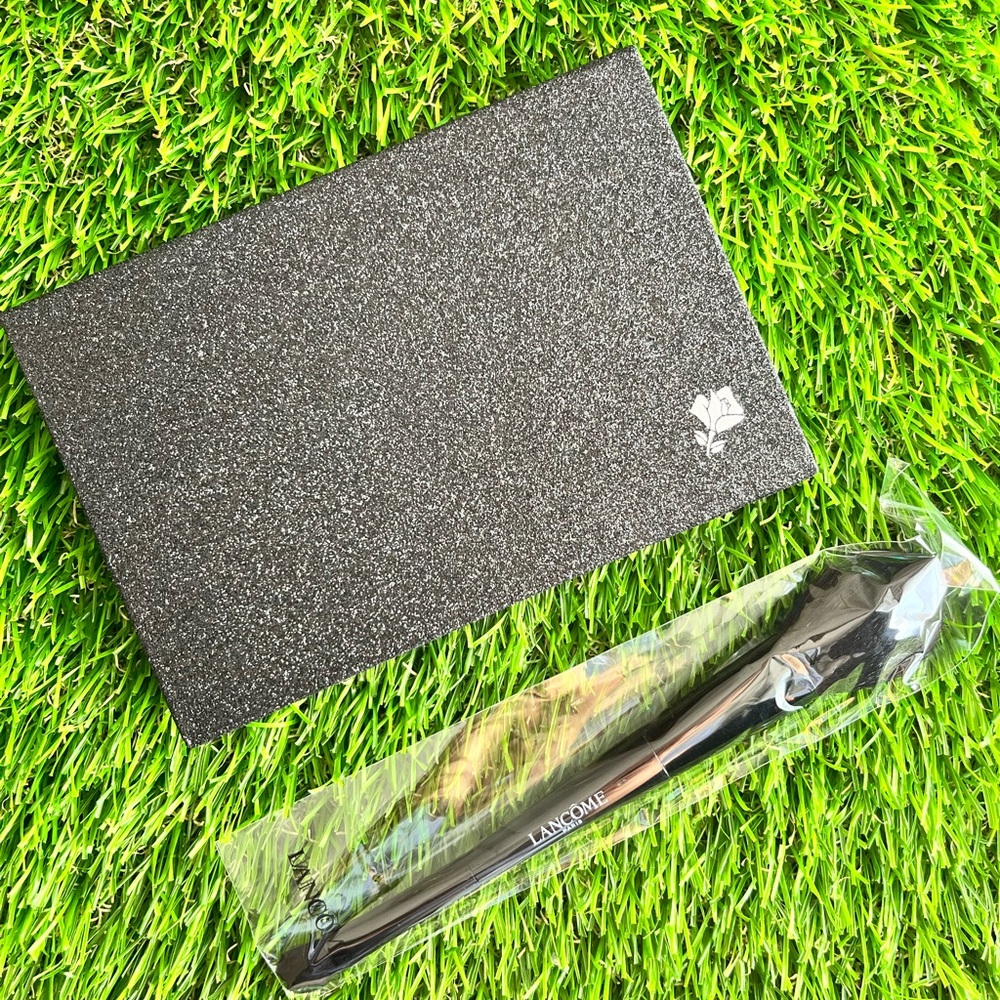 Lancome eye shadow and blush palette and double end make up brush - Picture 4 of 8
